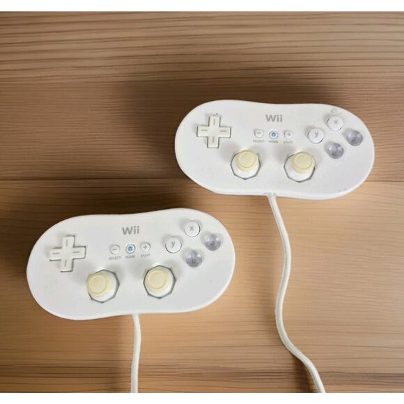 OEM Nintendo Wii Classic Controller RVL-005 (Lot of 2) White Original Tested - Picture 1 of 4